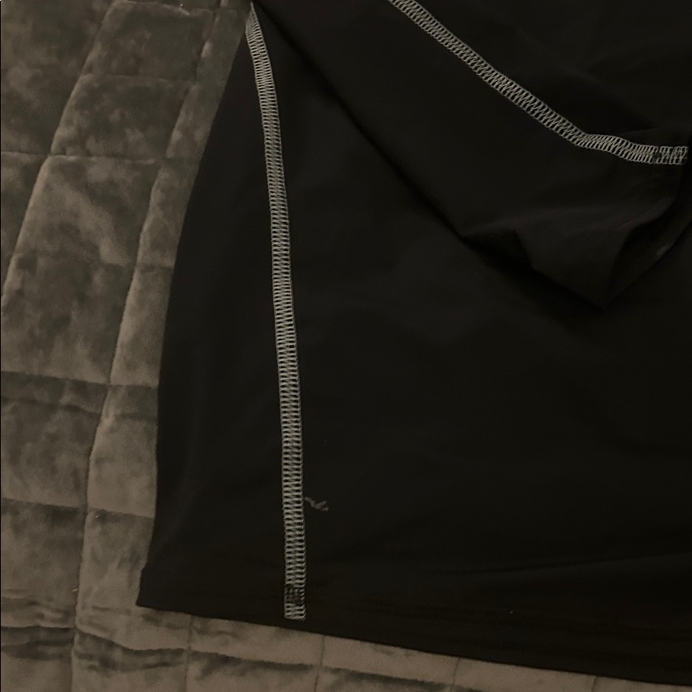 Under Armour Men's Black Long Sleeve Tee with Gray Accents Compression XLT - Picture 5 of 6